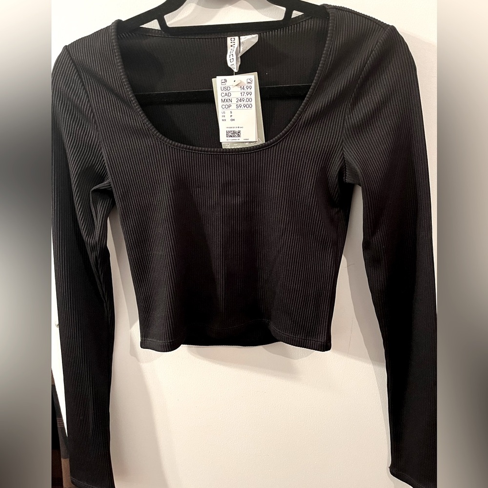 H&M Long-Sleeve Cropped Ribbed Tee in size small